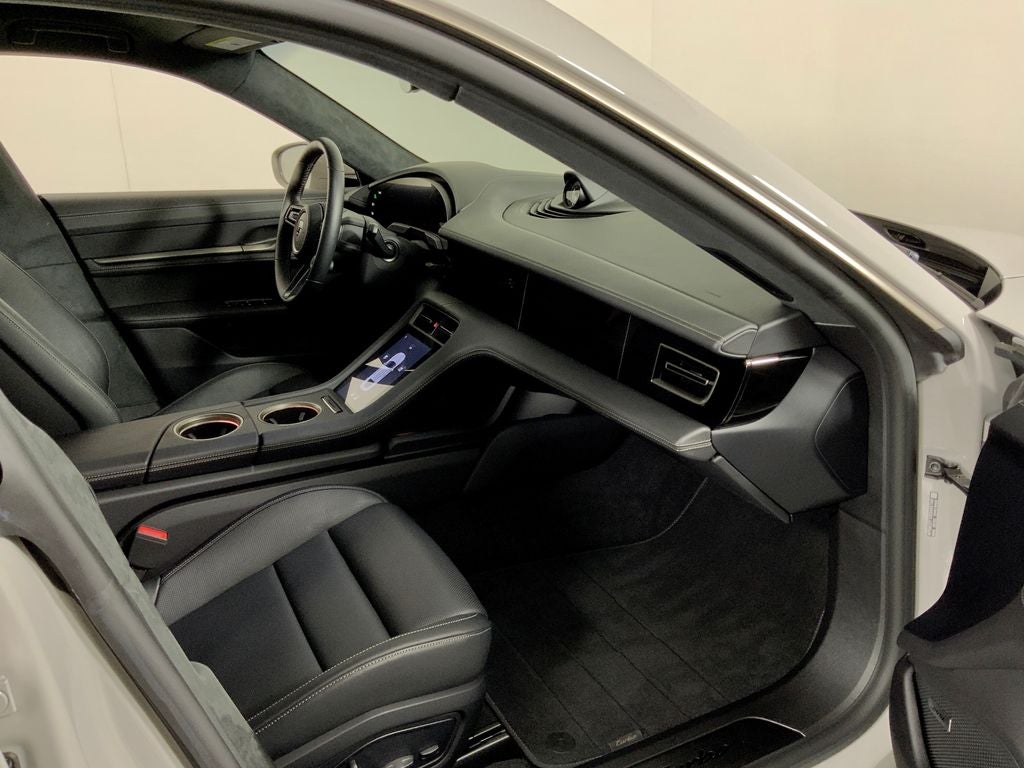 2025 Porsche Taycan Turbo