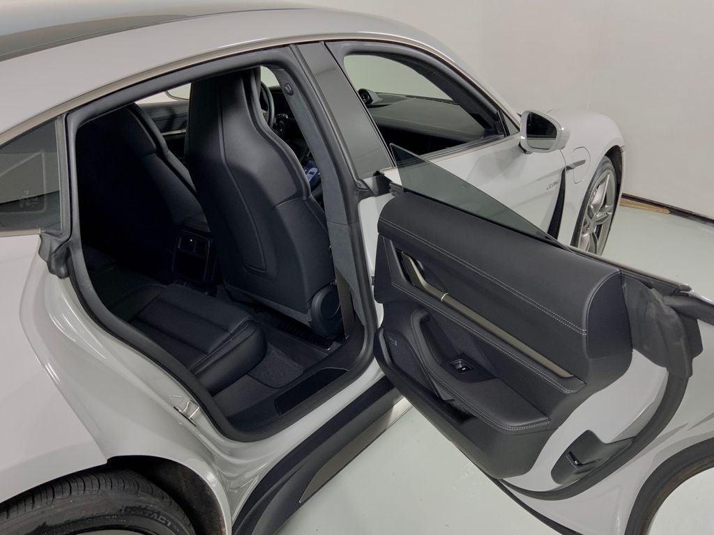 2025 Porsche Taycan Turbo