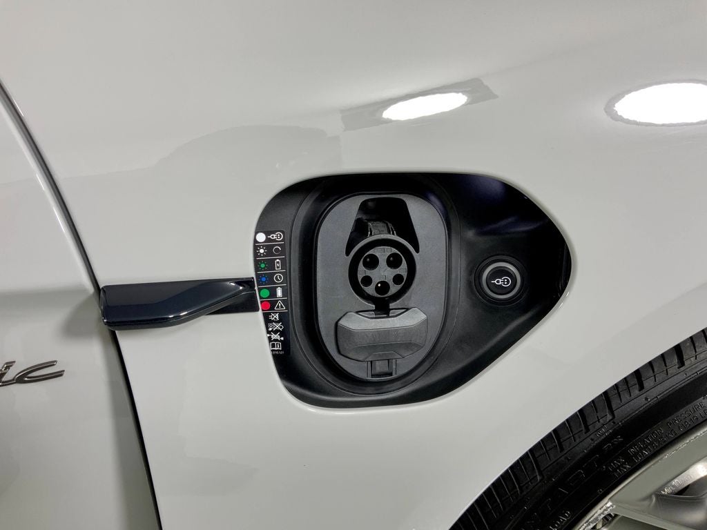 2025 Porsche Taycan Turbo