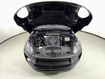 2022 Porsche Macan AWD