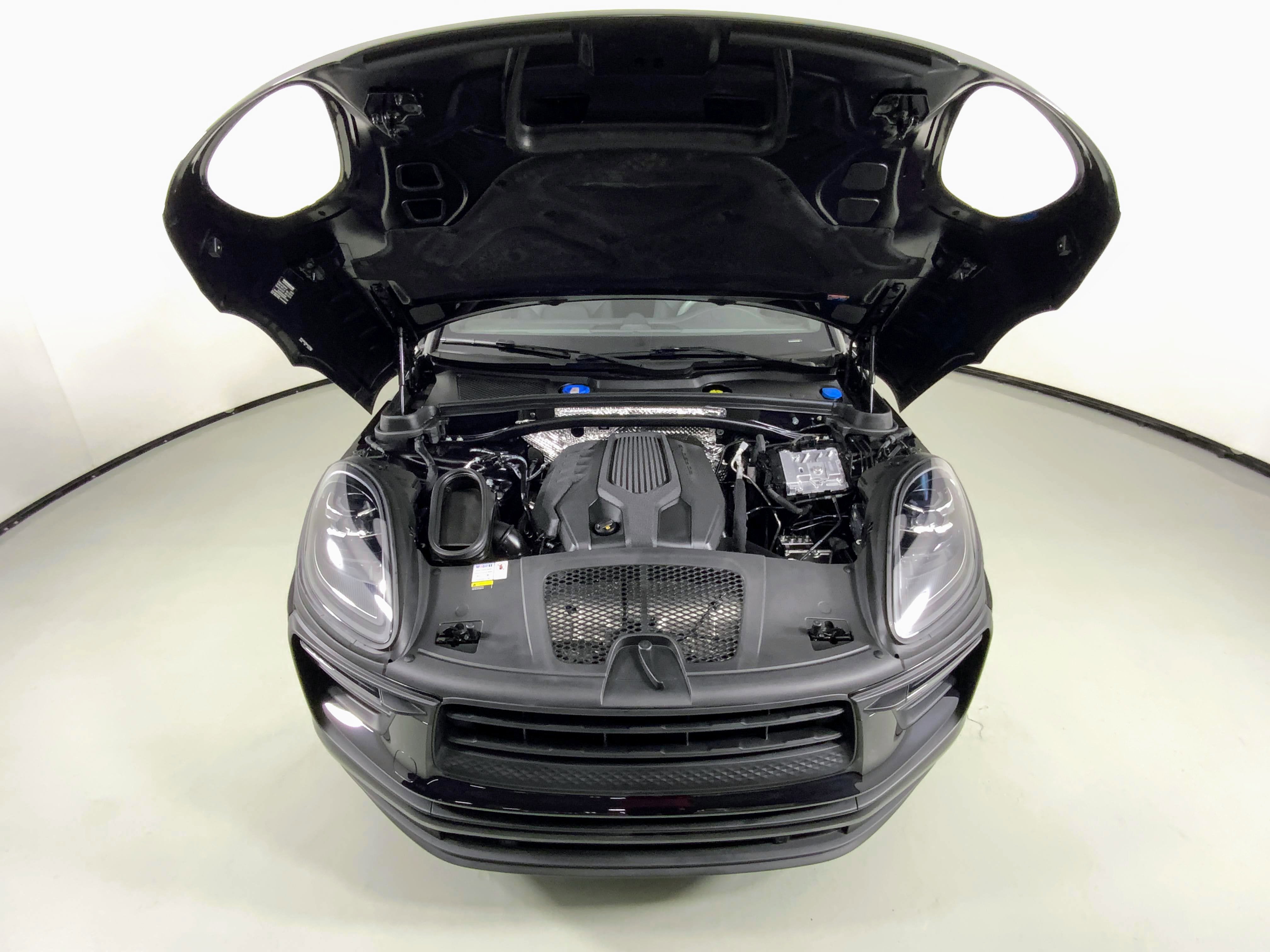 2022 Porsche Macan AWD