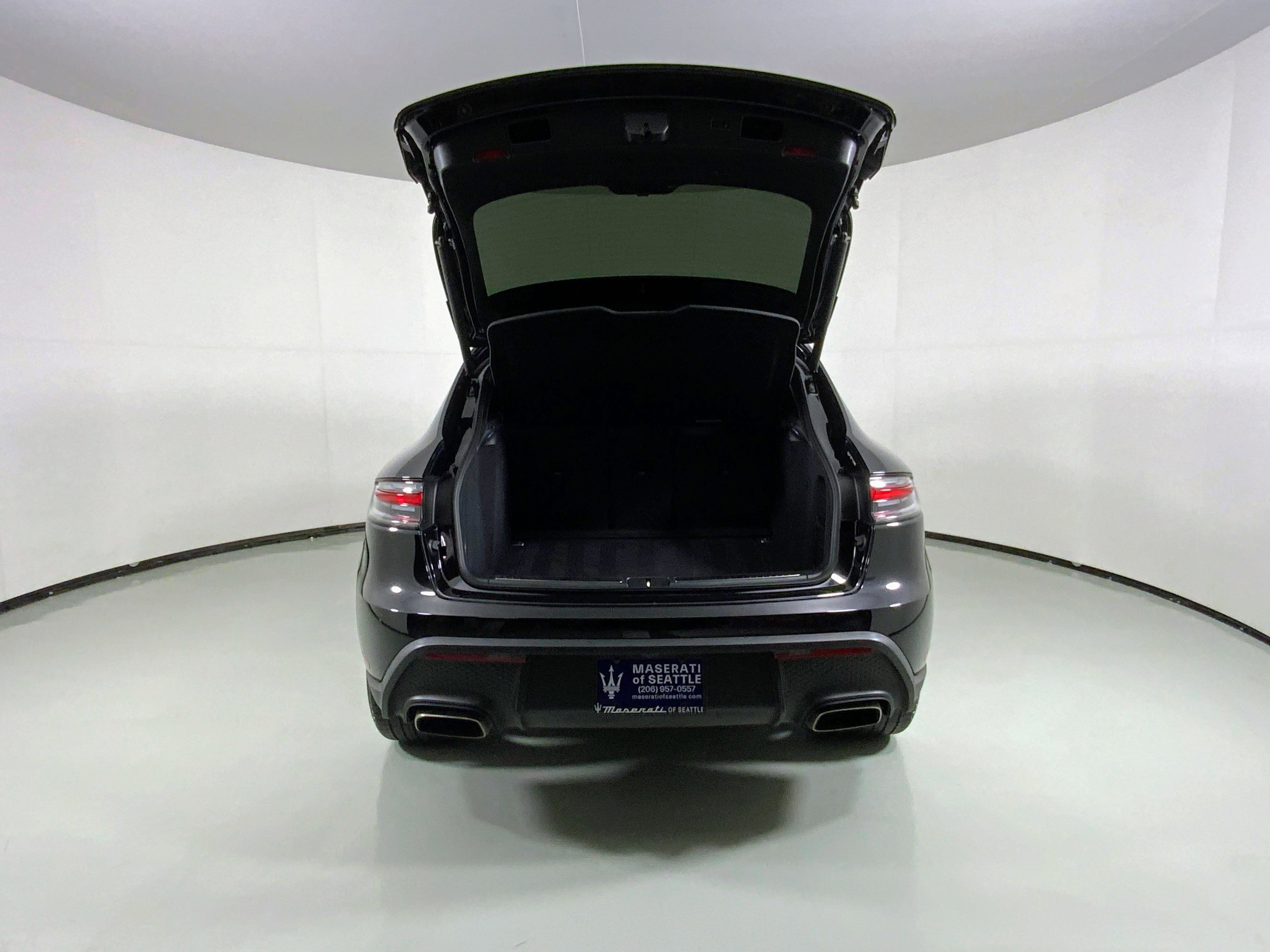 2022 Porsche Macan AWD