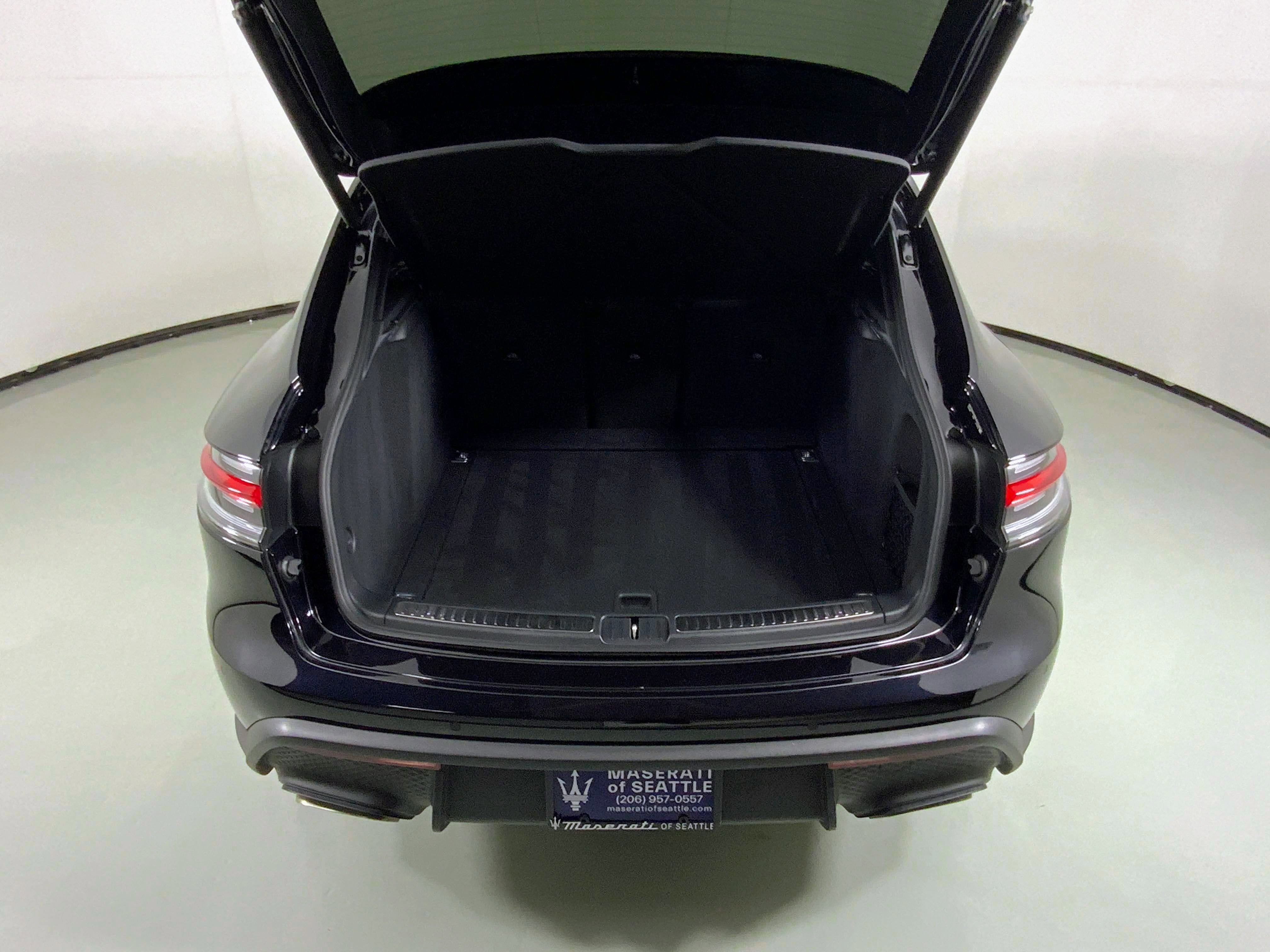 2022 Porsche Macan AWD