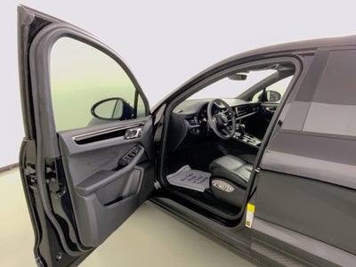 2022 Porsche Macan AWD