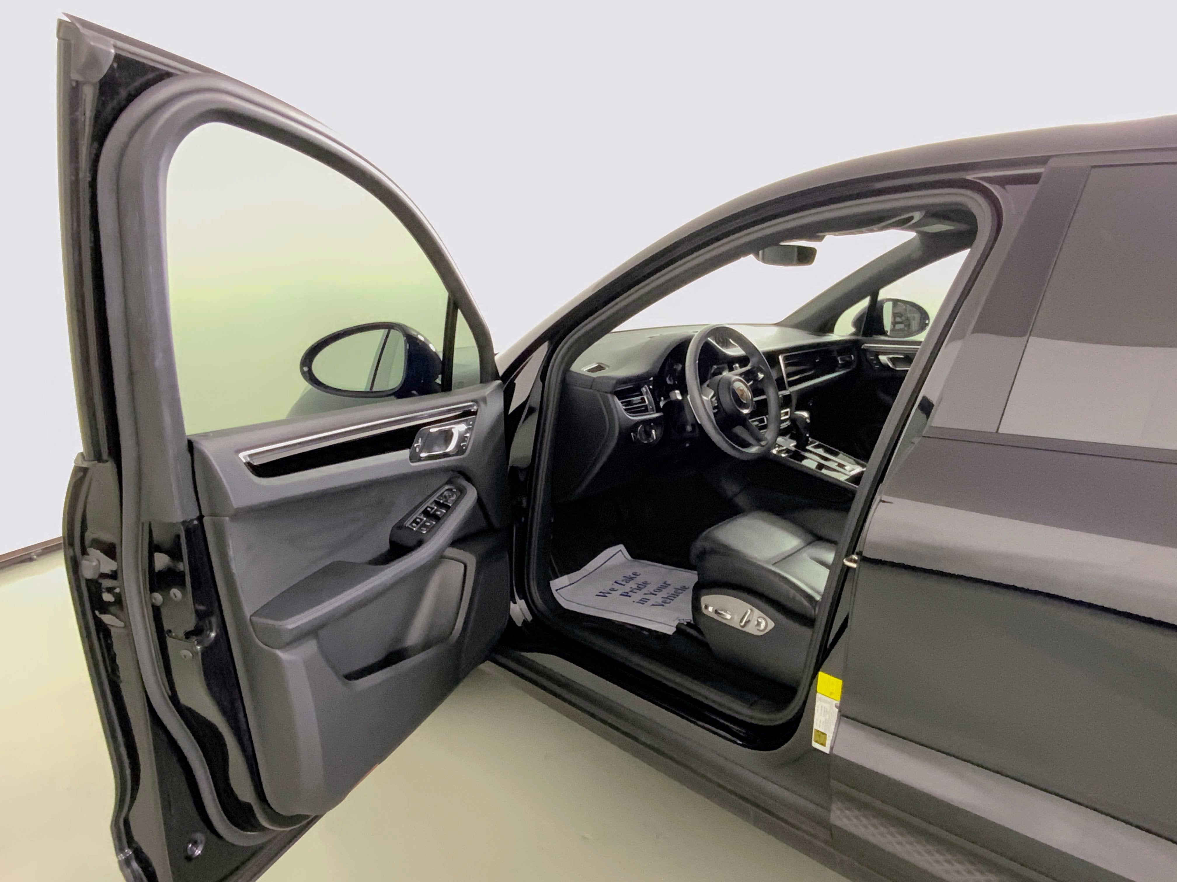 2022 Porsche Macan AWD