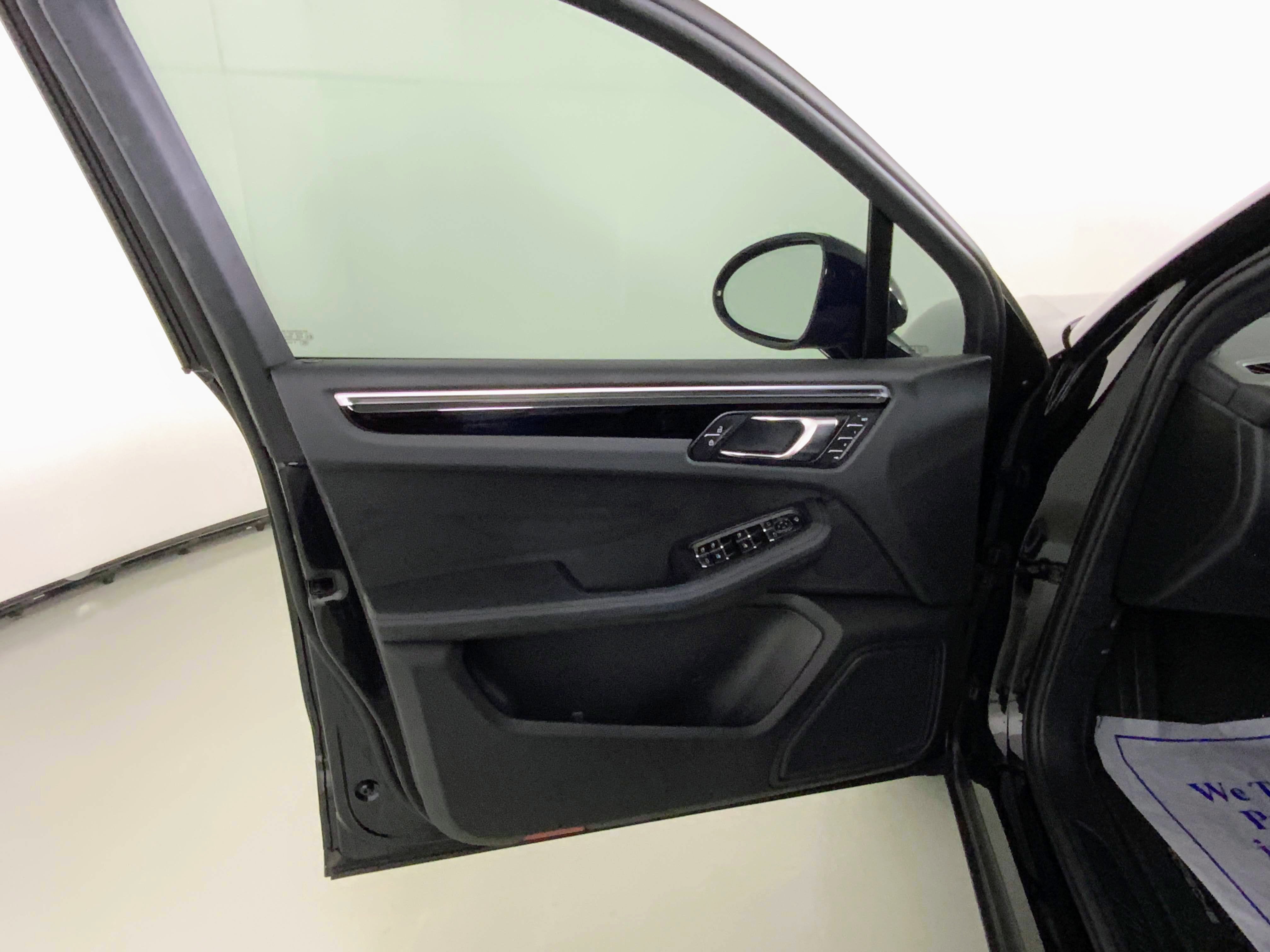 2022 Porsche Macan AWD