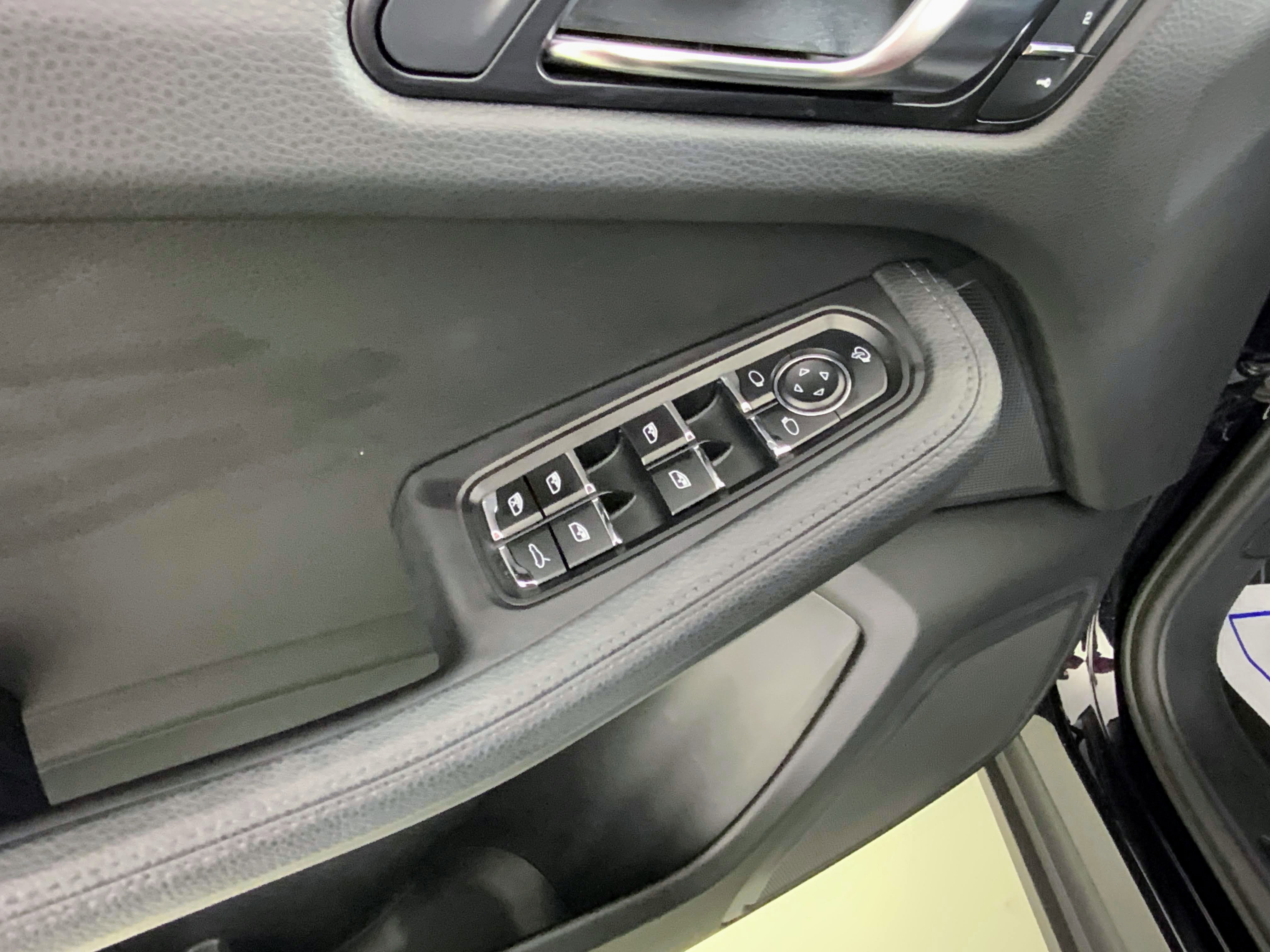 2022 Porsche Macan AWD