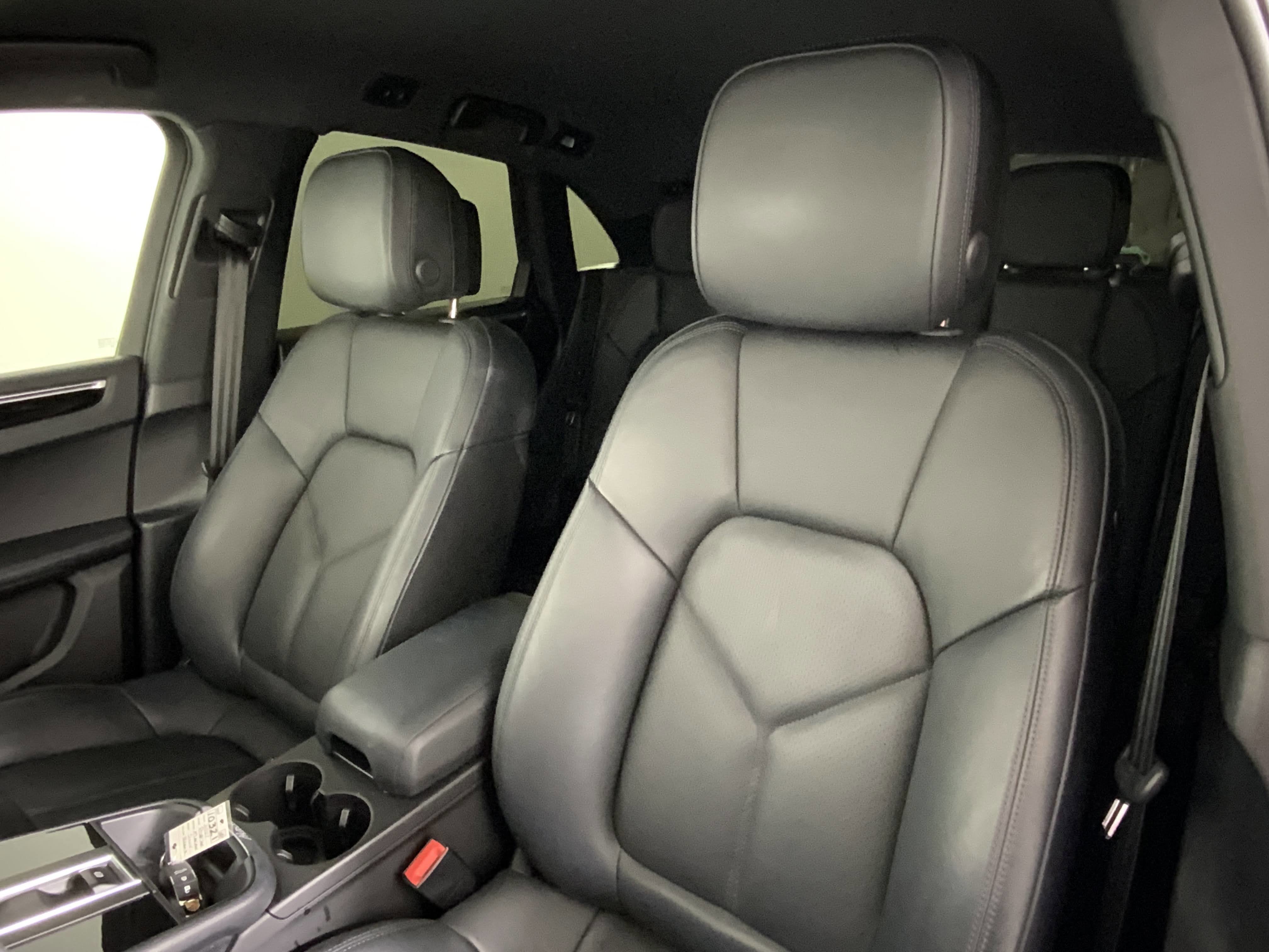 2022 Porsche Macan AWD