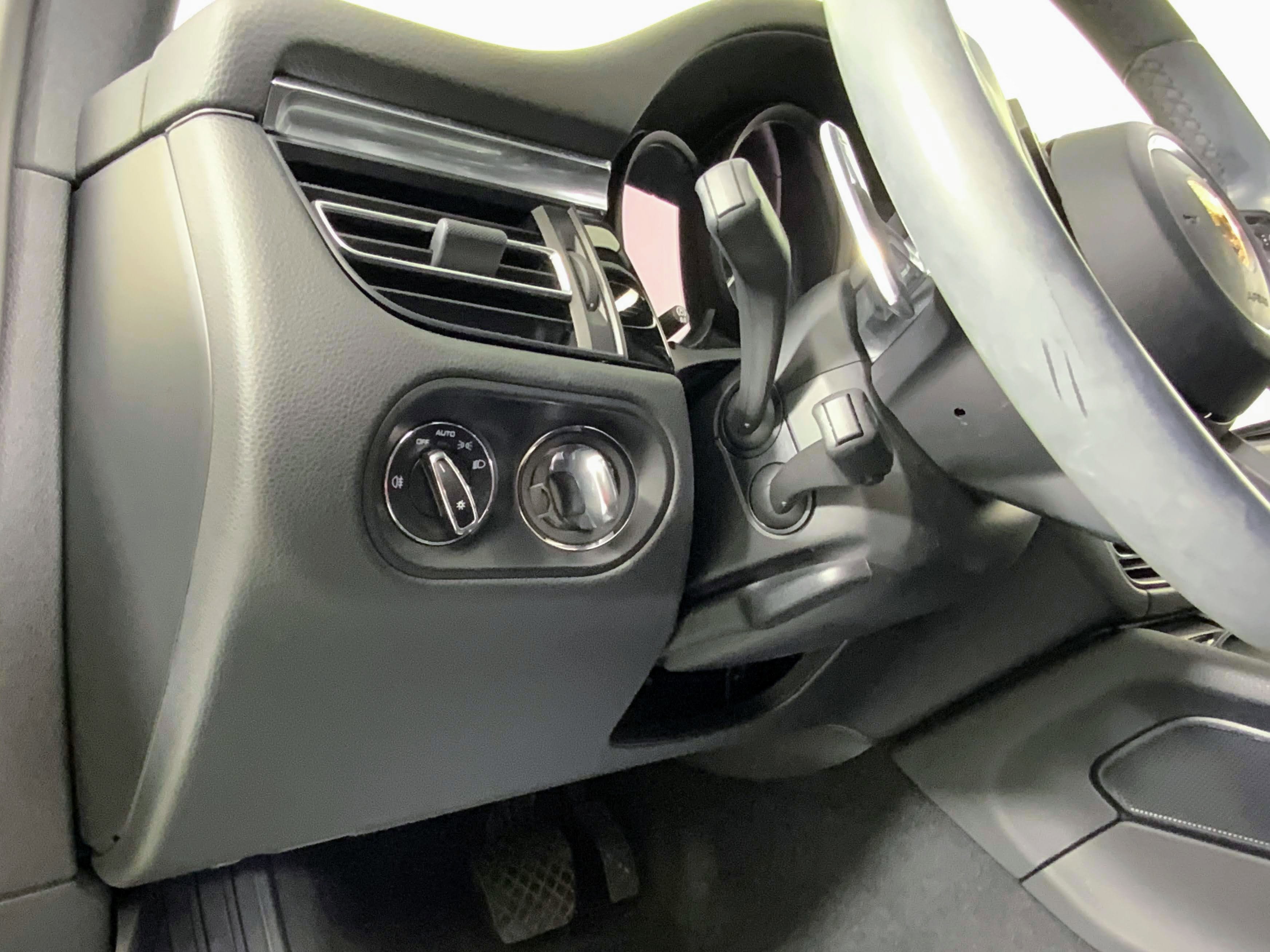 2022 Porsche Macan AWD