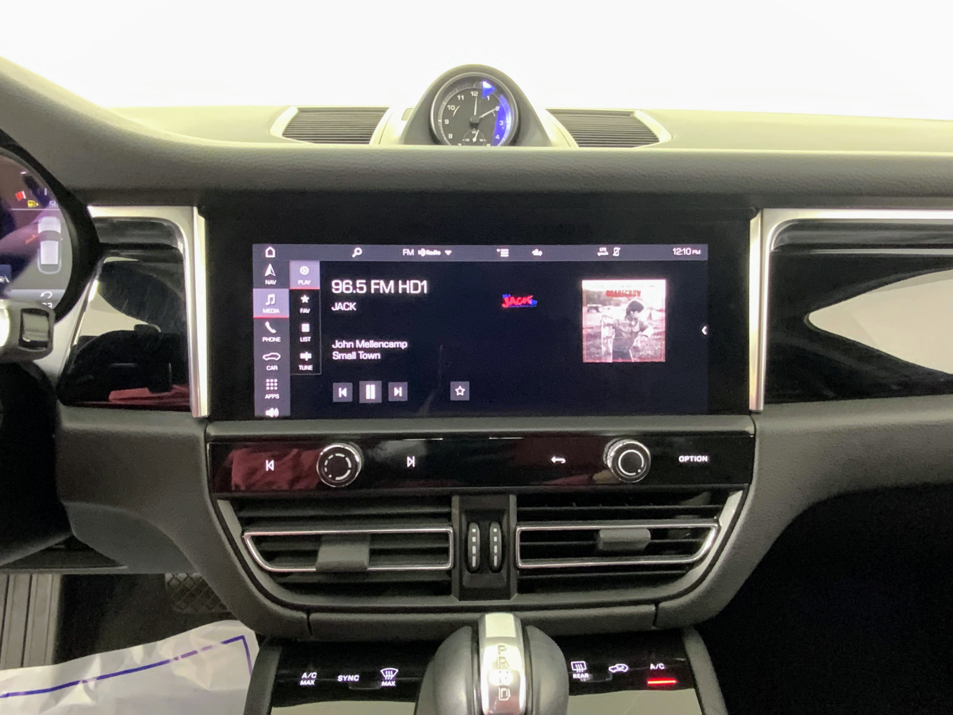 2022 Porsche Macan AWD