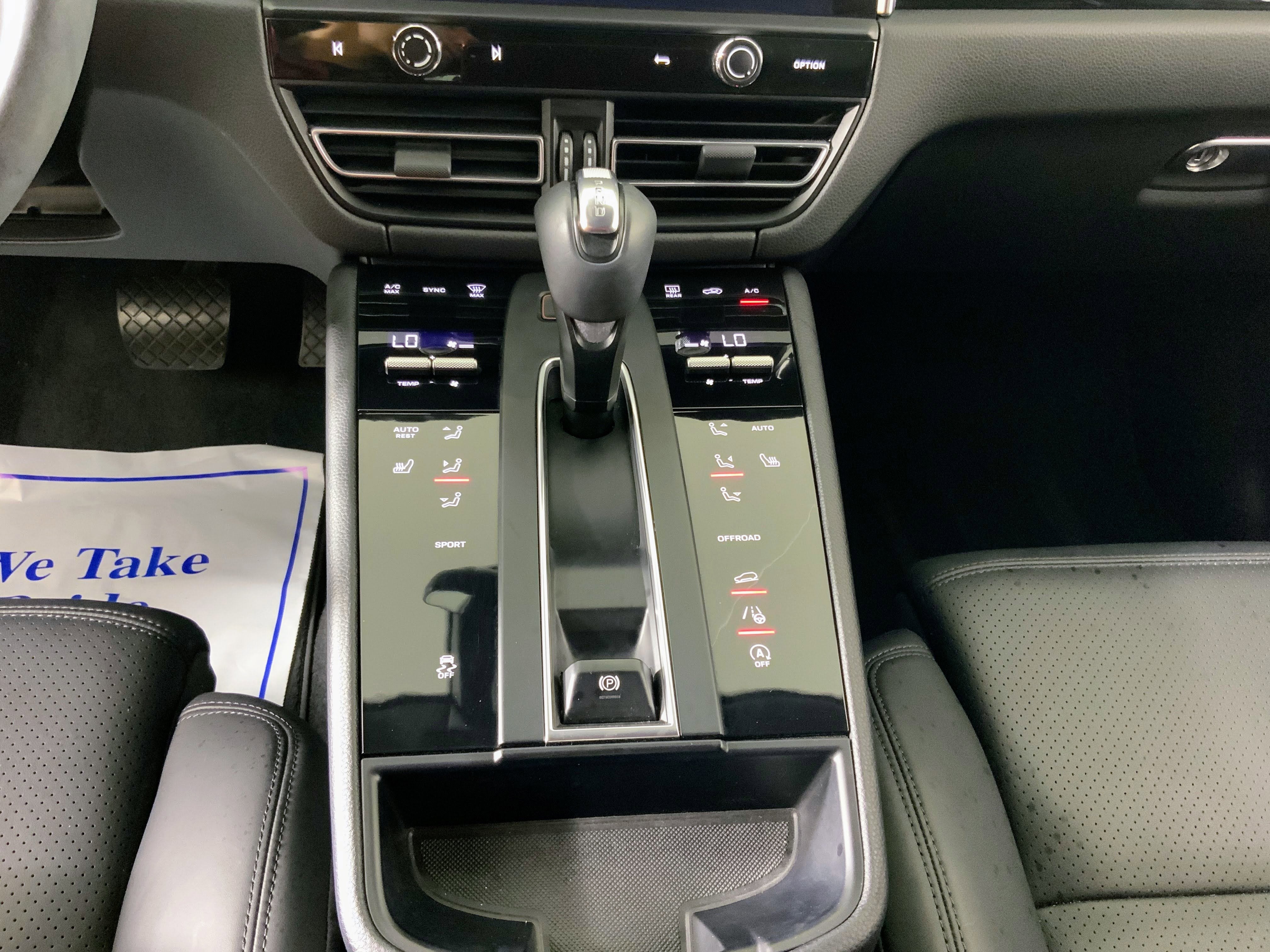 2022 Porsche Macan AWD