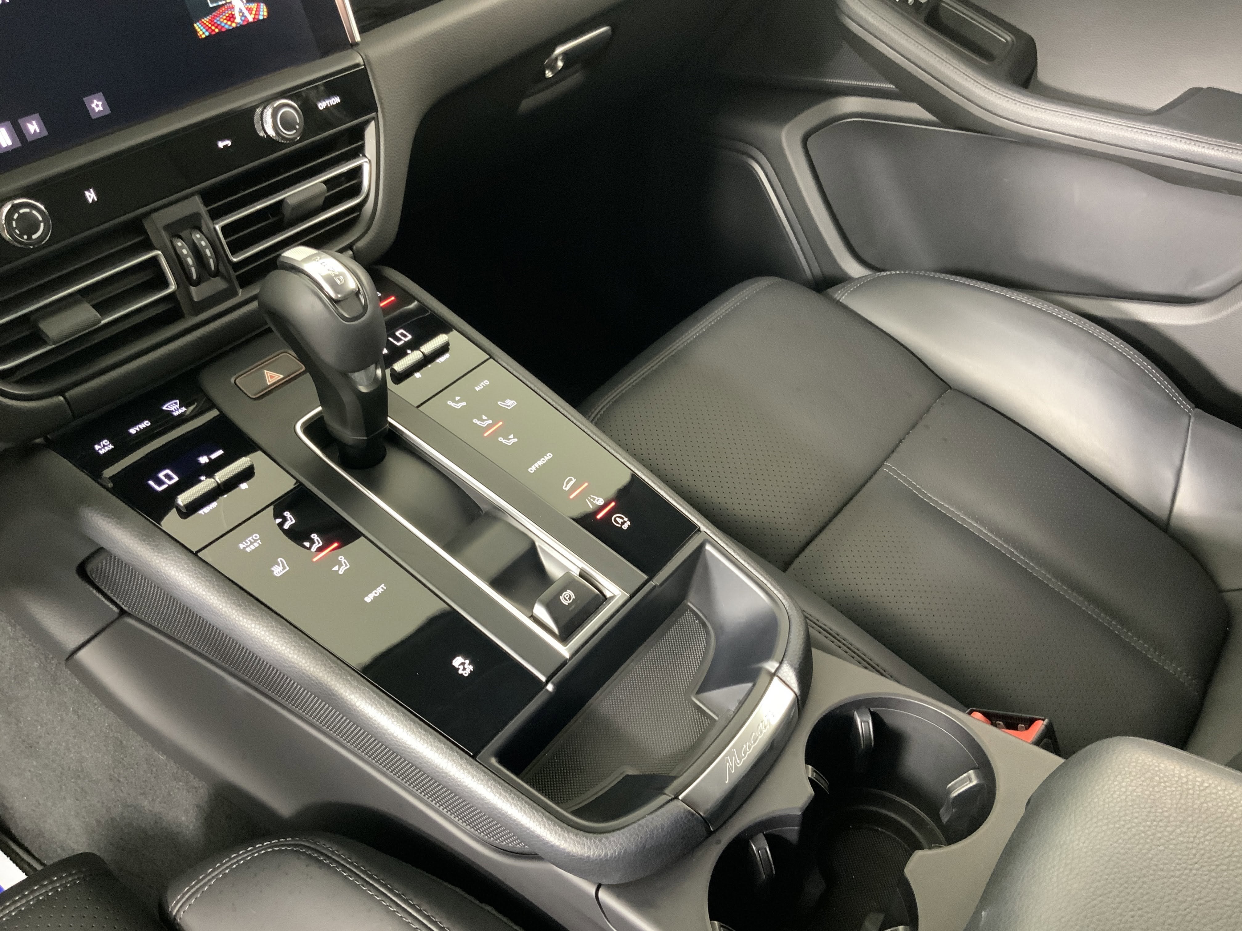 2022 Porsche Macan AWD