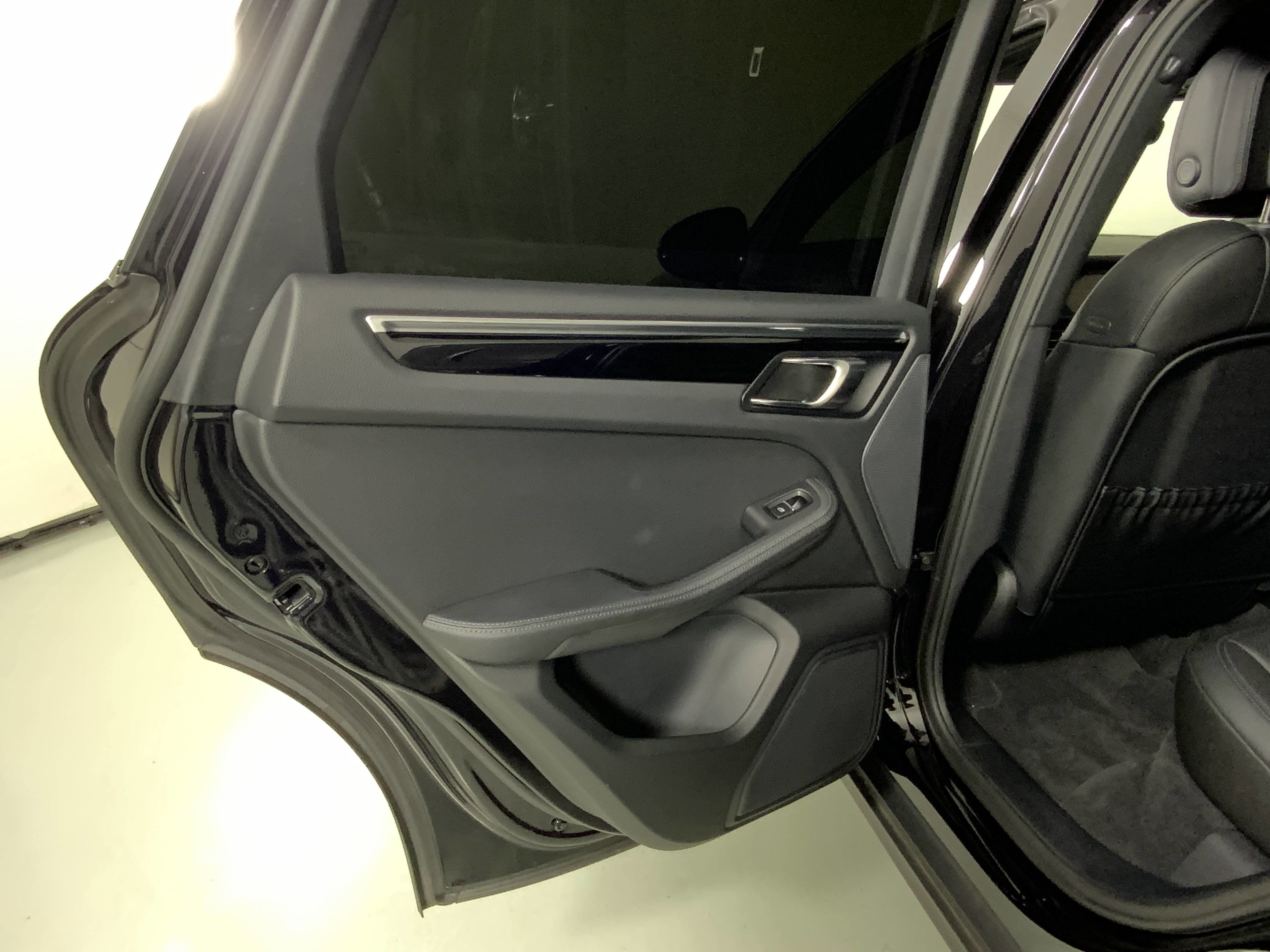 2022 Porsche Macan AWD