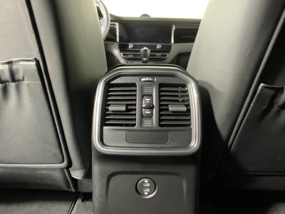 2022 Porsche Macan AWD