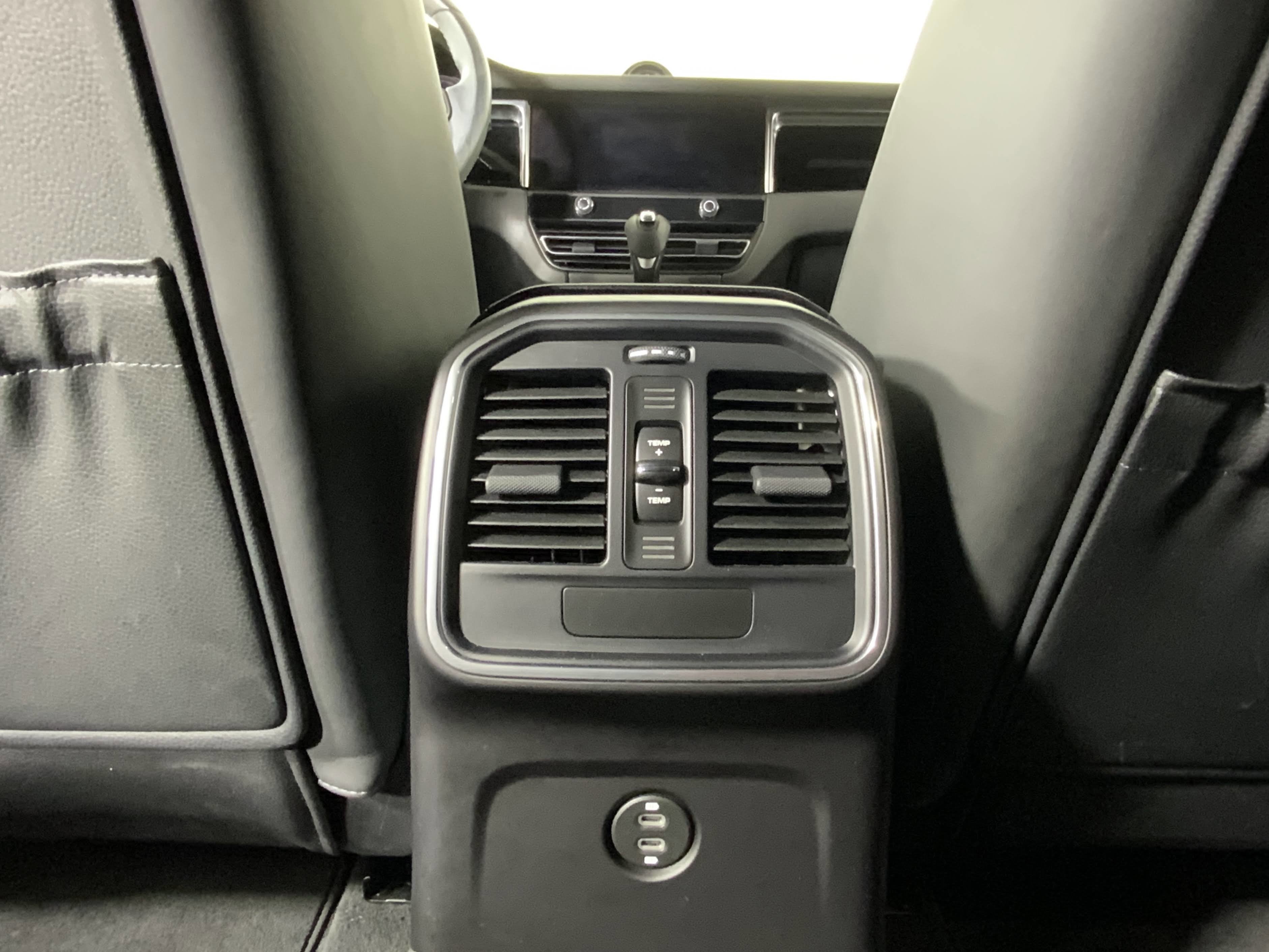 2022 Porsche Macan AWD