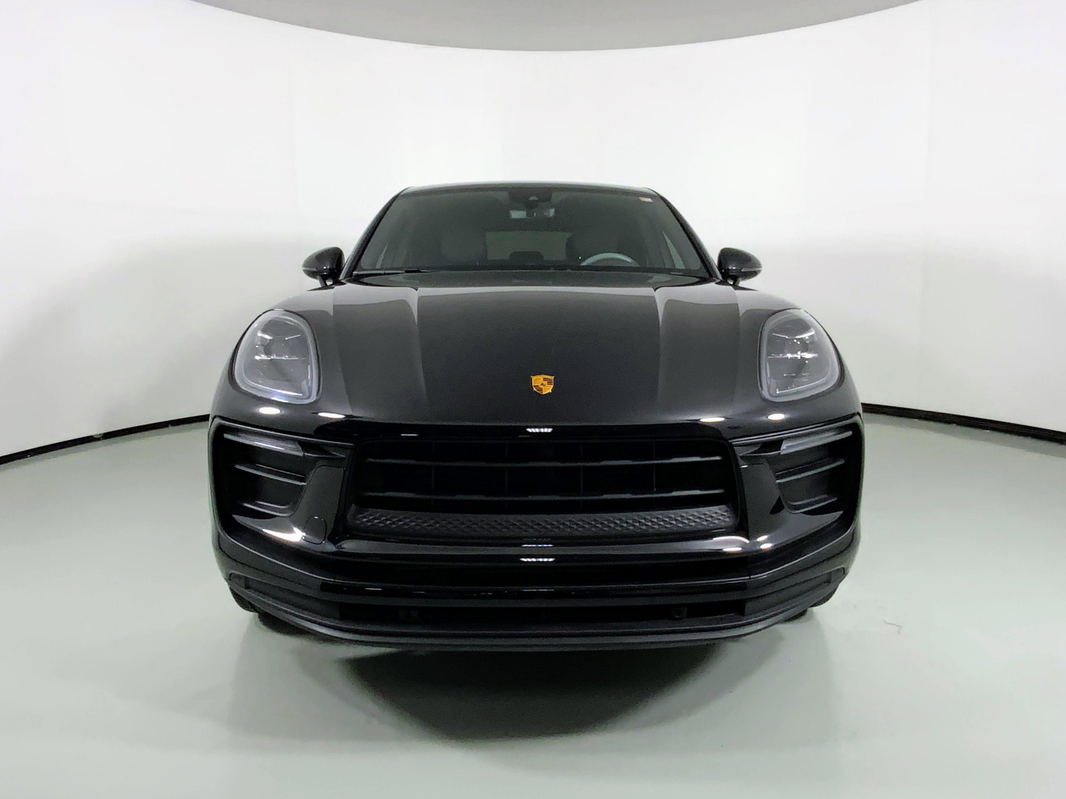 2022 Porsche Macan AWD