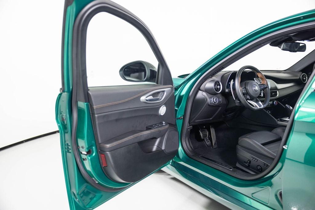 2025 Alfa Romeo Giulia Intensa