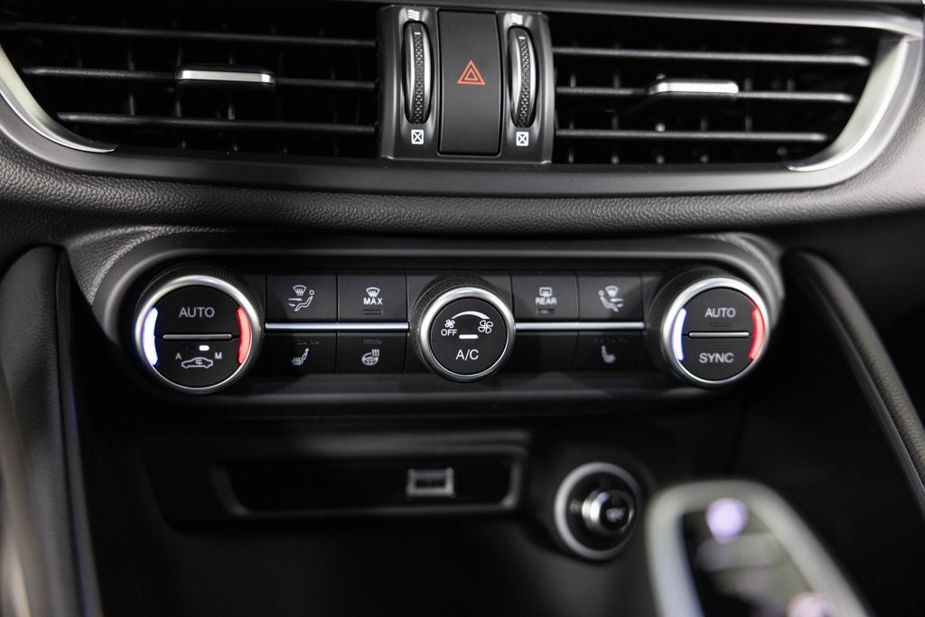 2025 Alfa Romeo Giulia Intensa