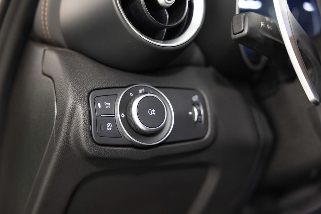 2025 Alfa Romeo Giulia Intensa
