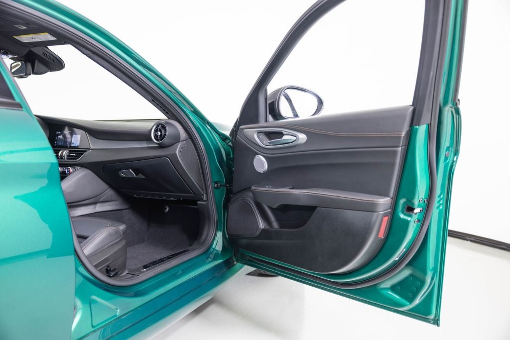2025 Alfa Romeo Giulia Intensa