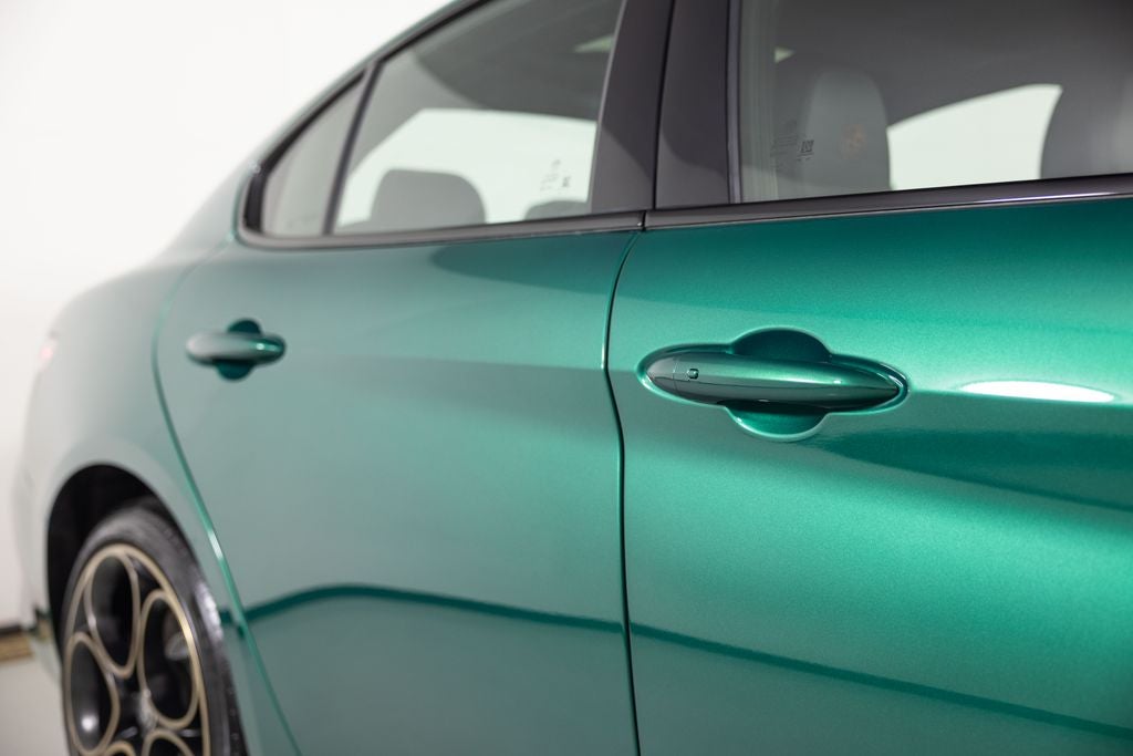 2025 Alfa Romeo Giulia Intensa