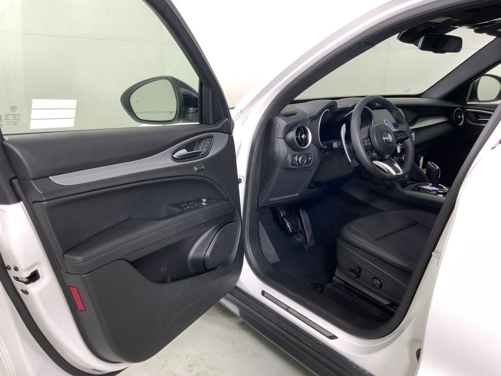 2025 Alfa Romeo Stelvio AWD