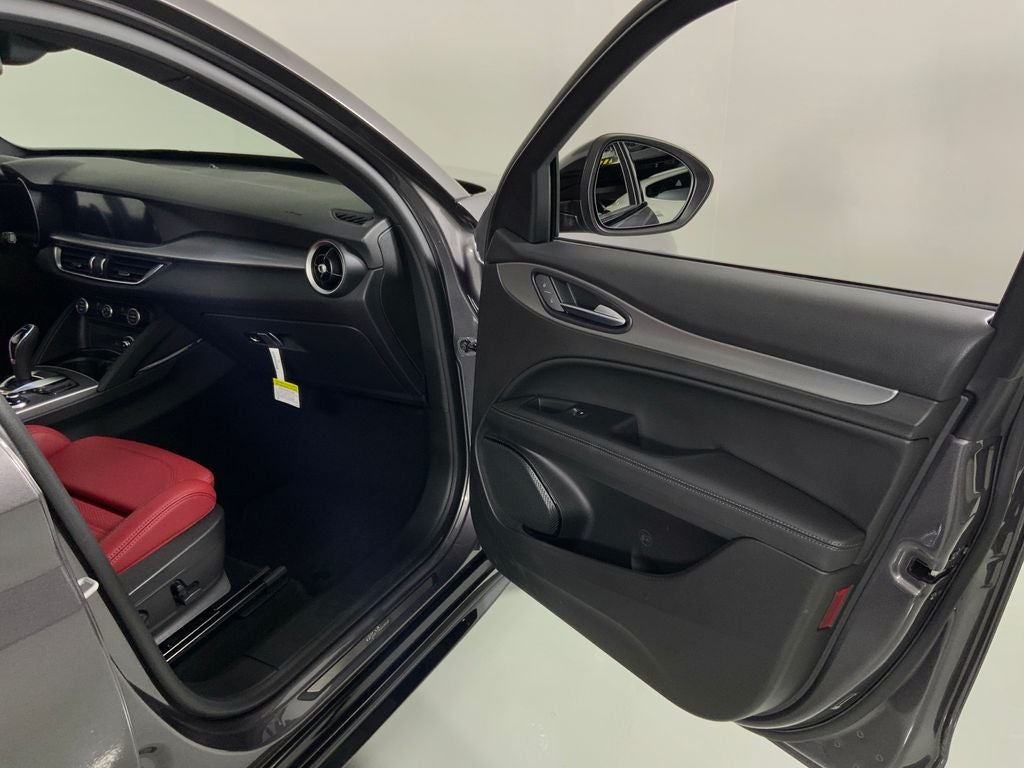 2025 Alfa Romeo Stelvio AWD
